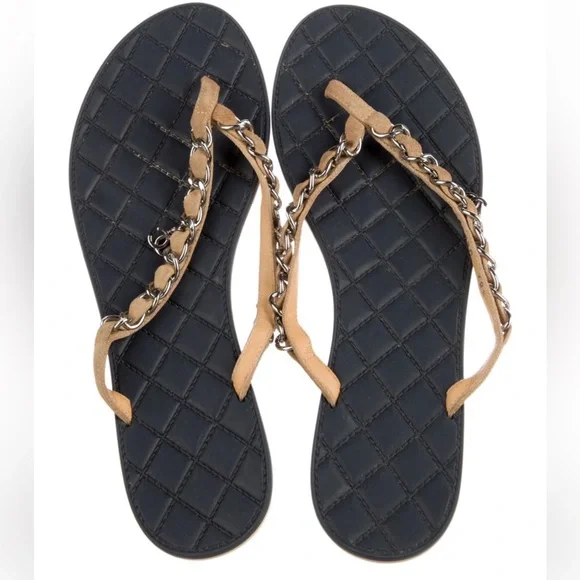 Chanel 2015 Interlocking CC Logo Flip Flops
Women’s Size: 8.5 (US 8.5 / IT 38.5) - Picture 3 of 5